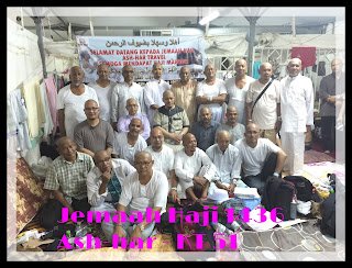 Gambar kumpulan jemaah haji Ash-Har 1436H dari JKIM bersama sepanduk alu-aluan di Mina