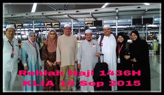 Jemaah dan petugas Rehlah Haji 1436H bergambar di KLIA pada 14 September 2015